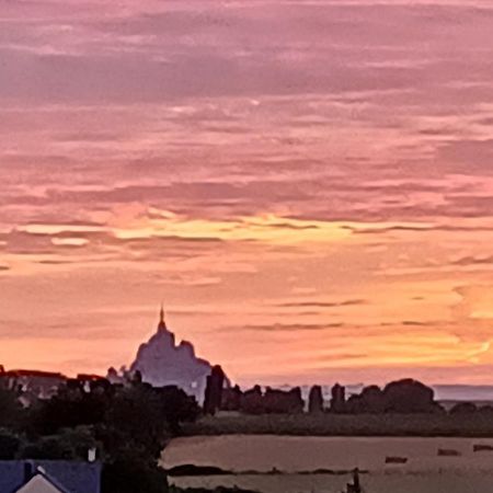 Appartement Lu'Ermael Avec Vue Mont Saint Michel Courtils Bagian luar foto